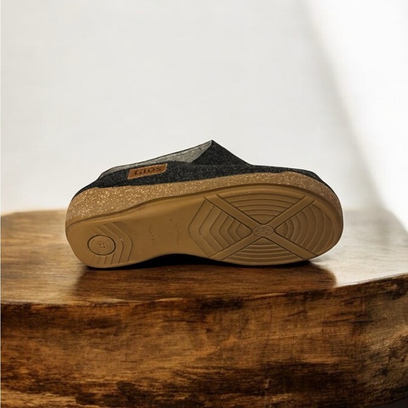 Taos Woolley Gray Clog. Gray Women's Slip-On Woolen Clog. - Picture 9 of 11